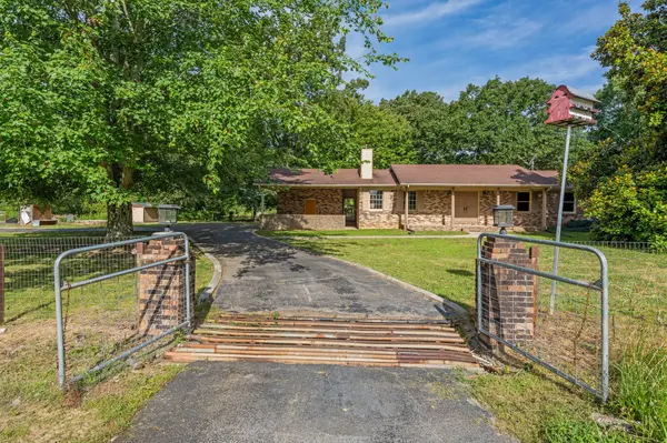 754 Kourtwood Ln, Tullahoma, TN 37388