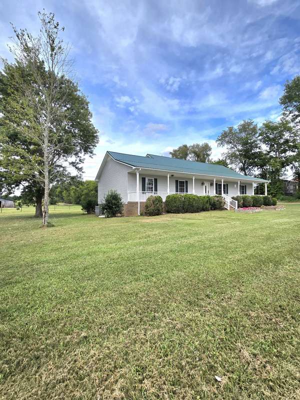 1960 Port Royal Rd, Adams, TN 37010