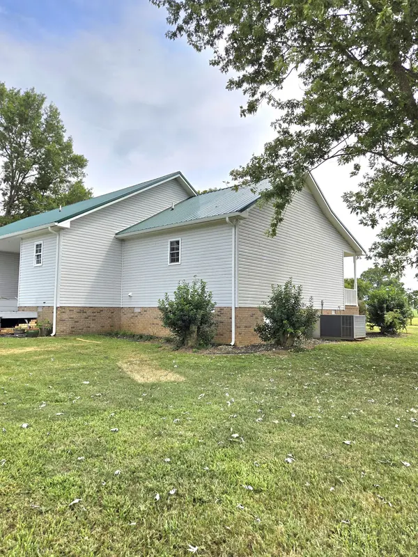 1960 Port Royal Rd, Adams, TN 37010
