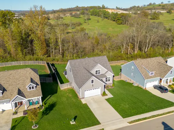 614 Davis Valley Dr, Columbia, TN 38401