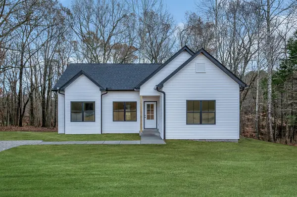1300 Old County House Road, Charlotte, TN 37036
