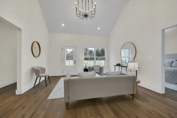 1300 Old County House Road, Charlotte, TN 37036