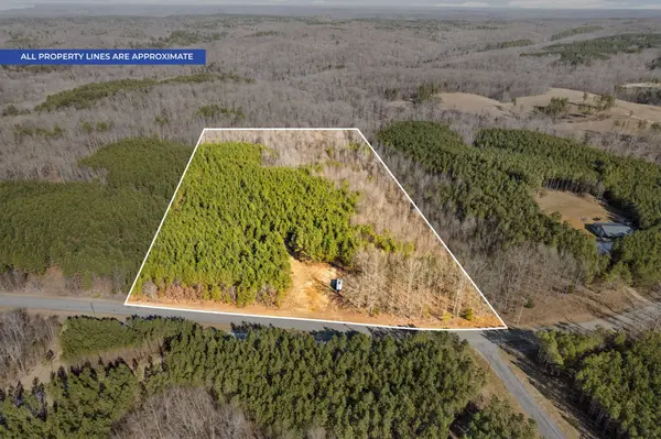 4 WALNUT GROVE RD, Dover, TN 37058