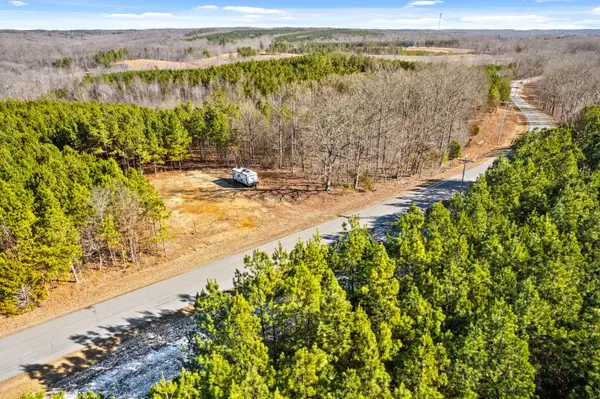 4 WALNUT GROVE RD, Dover, TN 37058