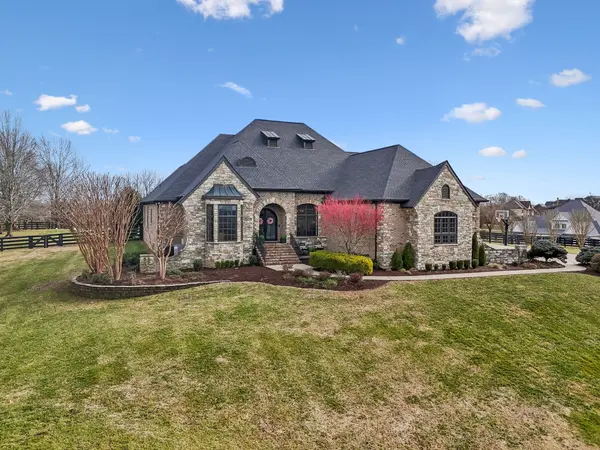 5512 Hawks Landing Dr, Arrington, TN 37014