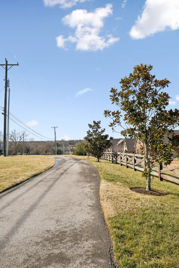 717 Shute Ln, Hendersonville, TN 37075