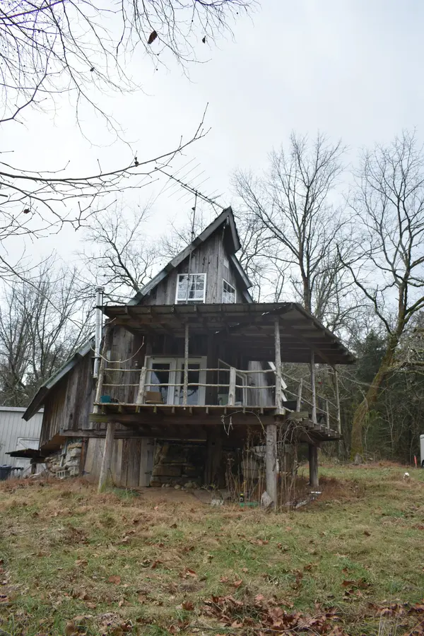 319 Enigma Rd, Chestnut Mound, TN 38552