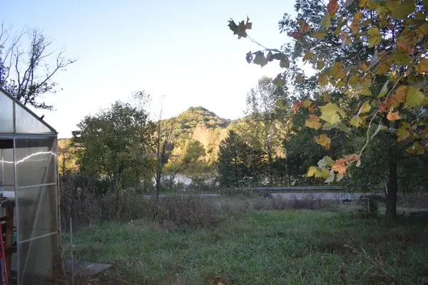 319 Enigma Rd, Chestnut Mound, TN 38552