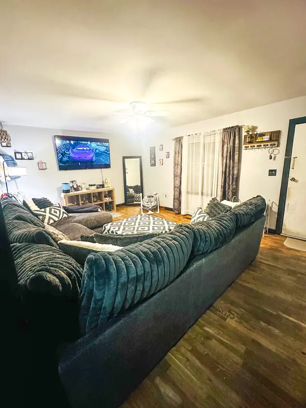 96 College St, Bruceton, TN 38317