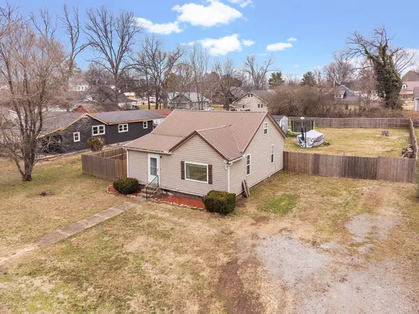 211 Powell St, Decherd, TN 37324
