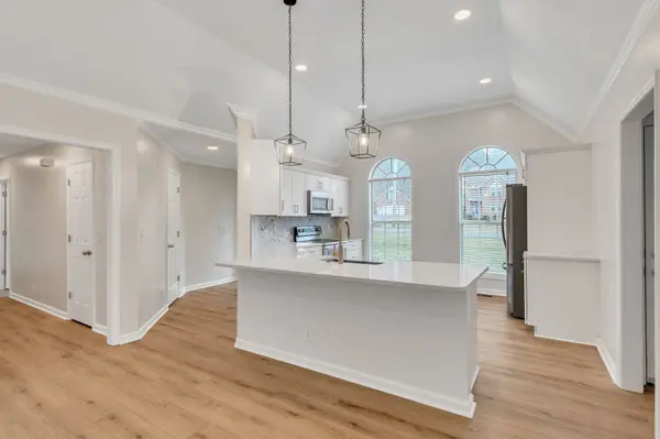 303 Autumn Wood Dr, White House, TN 37188