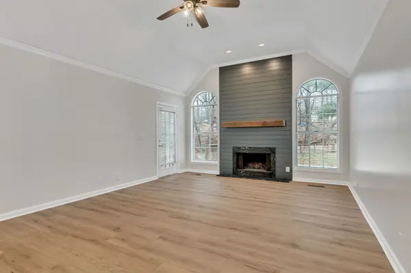 303 Autumn Wood Dr, White House, TN 37188