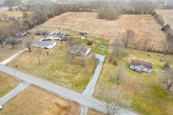 2571 Cook Rd, Woodlawn, TN 37191