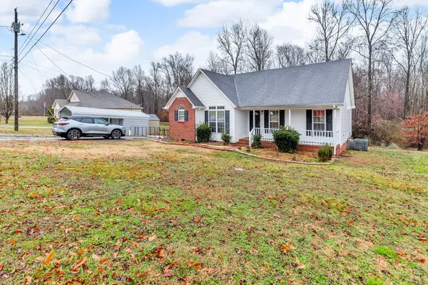 35 Fox Wood Dr, Fayetteville, TN 37334