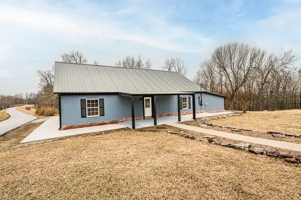 895 Malone Farm Ln, Belton, KY 42324