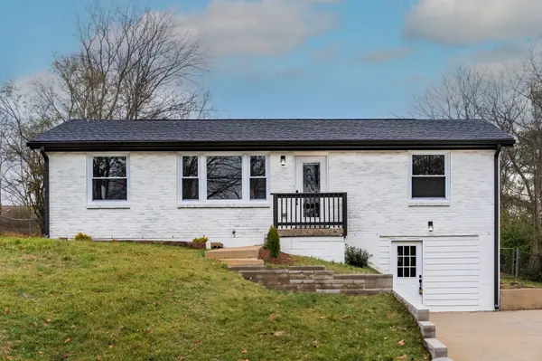 823 Hayden Dr, Clarksville, TN 37043
