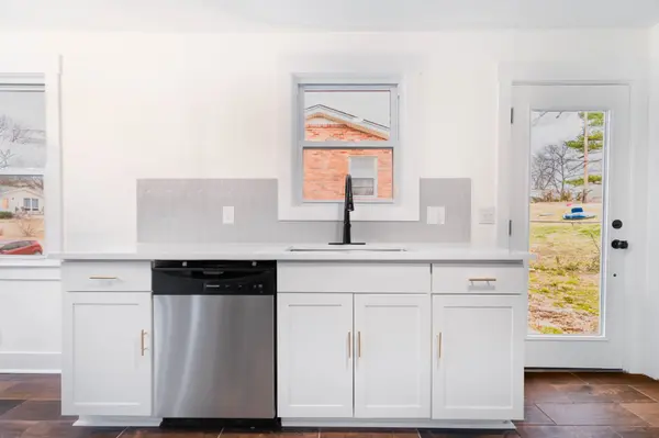 823 Hayden Dr, Clarksville, TN 37043