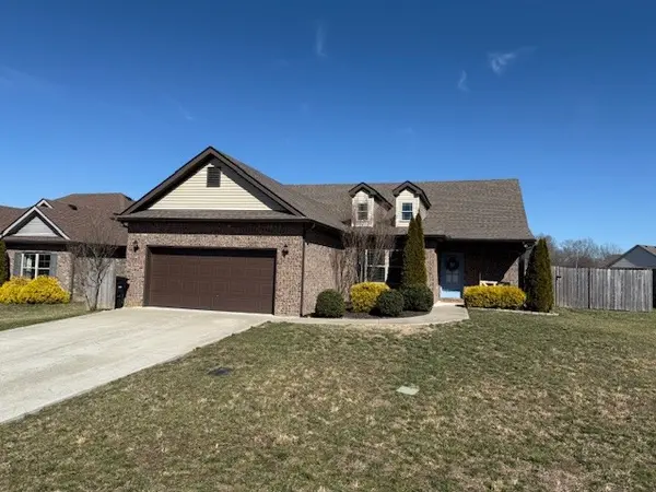 208 Spring Breeze Dr, Tullahoma, TN 37388
