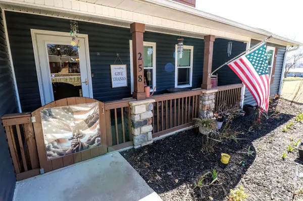 258 Post Oak Rd, Camden, TN 38320