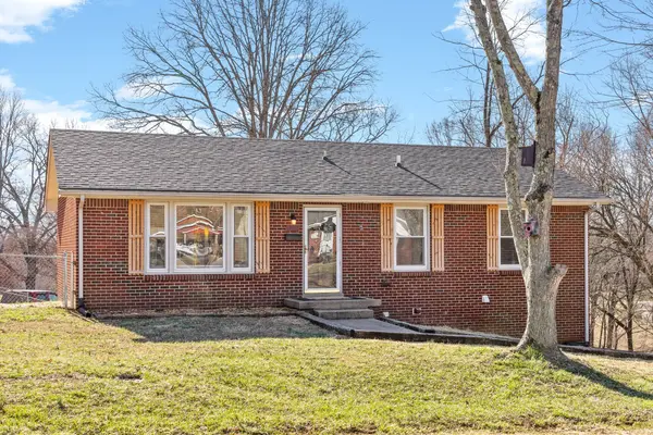 329 Swan Lake Dr, Clarksville, TN 37043