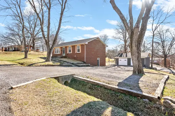 329 Swan Lake Dr, Clarksville, TN 37043