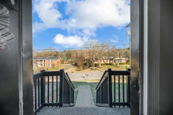 669 McPherson Dr, Nashville, TN 37221