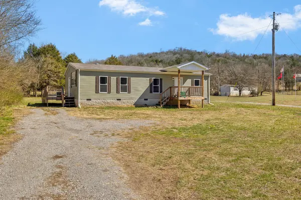 1150 Middle Fork Rd, Hartsville, TN 37074