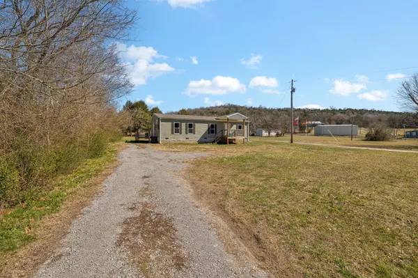 1150 Middle Fork Rd, Hartsville, TN 37074