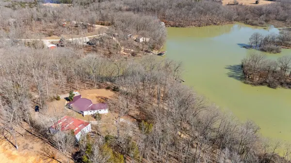 313 Shirley Bates Dr, Clifton, TN 38425