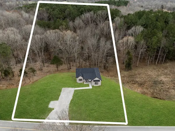 1290 Old County House Road, Charlotte, TN 37036