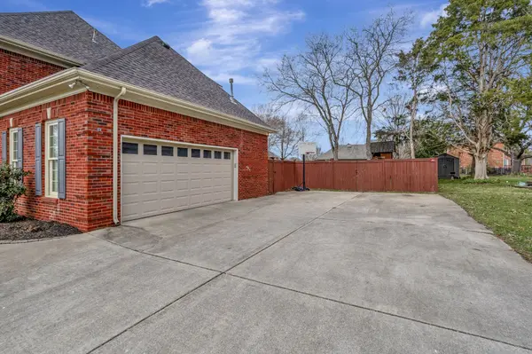 830 Banner Dr, Murfreesboro, TN 37129