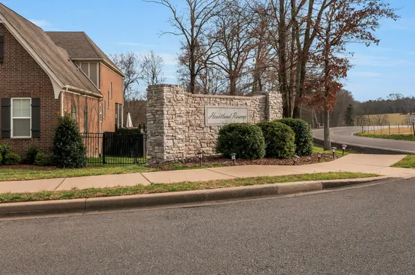 7107 Triple Crown Ln, Fairview, TN 37062