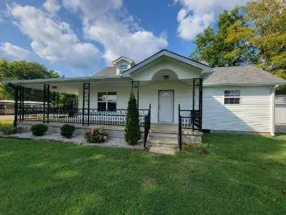 19 S Oak St, Hohenwald, TN 38462
