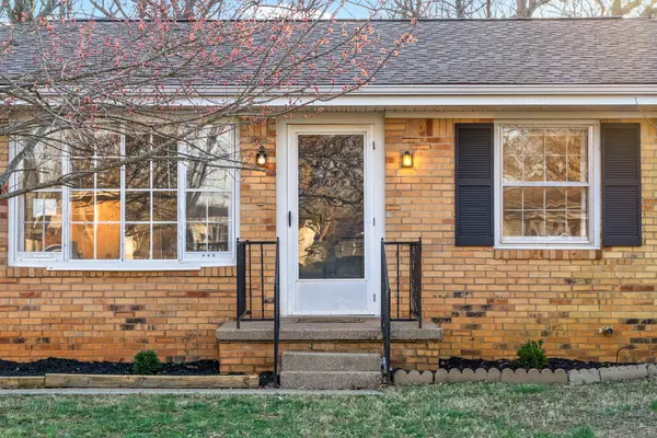211 Crest Dr, Hopkinsville, KY 42240
