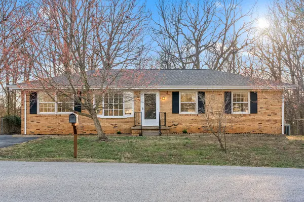 211 Crest Dr, Hopkinsville, KY 42240