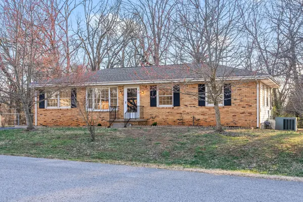 211 Crest Dr, Hopkinsville, KY 42240