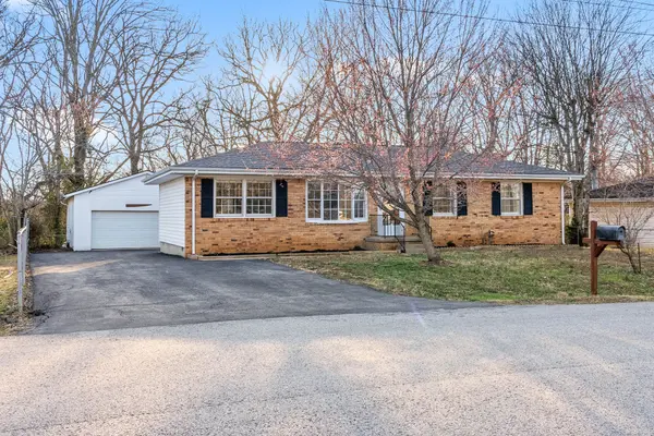 211 Crest Dr, Hopkinsville, KY 42240