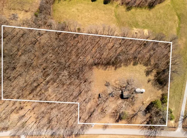 495 Cooley Ford Rd, Tennessee Ridge, TN 37178
