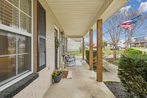 510 Bon Aqua Dr, La Vergne, TN 37086