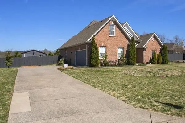 110 Edgewater Fls, Murfreesboro, TN 37129