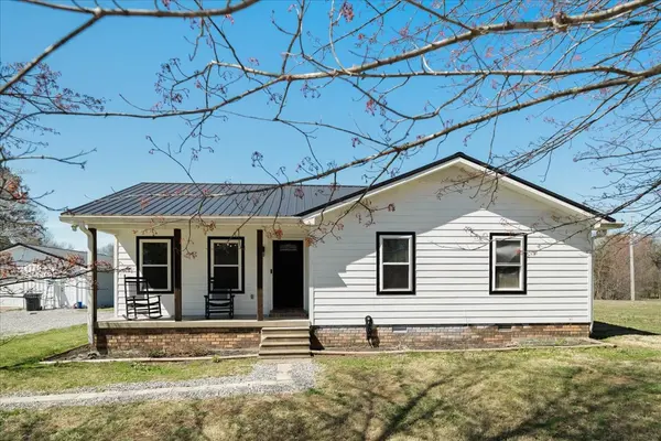 133 B V Young Rd, Westmoreland, TN 37186