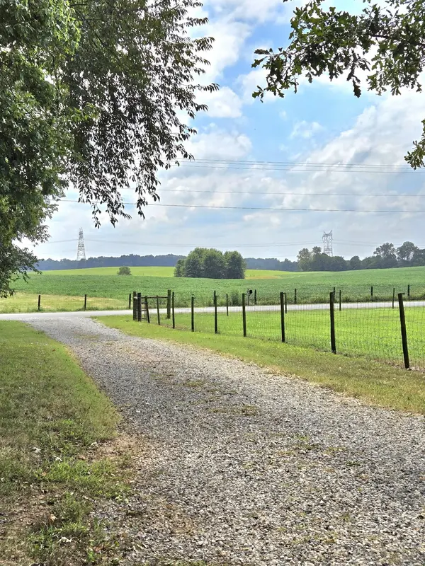 1960 Port Royal Rd, Adams, TN 37010