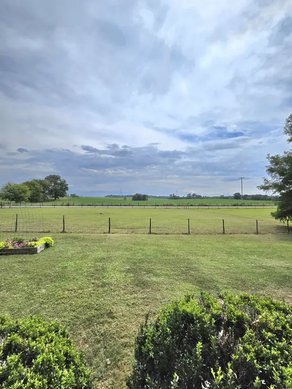 1960 Port Royal Rd, Adams, TN 37010