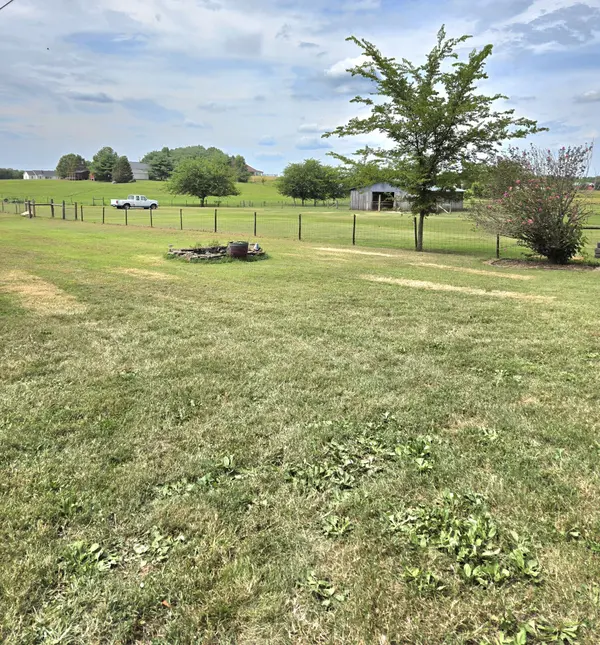 1960 Port Royal Rd, Adams, TN 37010