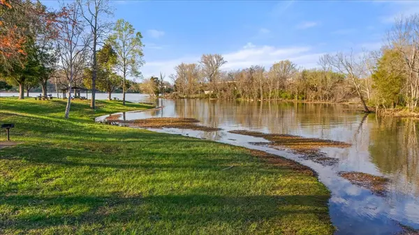 129 Lake Point Dr, Gallatin, TN 37066