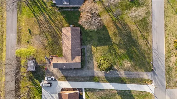 129 Lake Point Dr, Gallatin, TN 37066