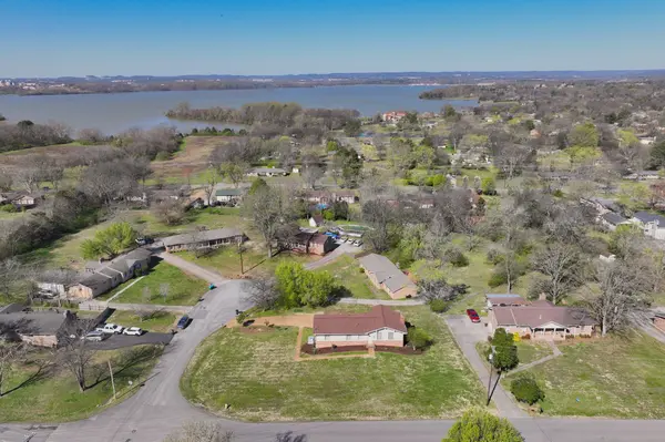 160 Paradise Dr, Hendersonville, TN 37075