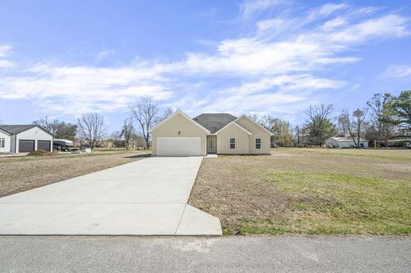 108 Red Bird Ave, Adairville, KY 42202