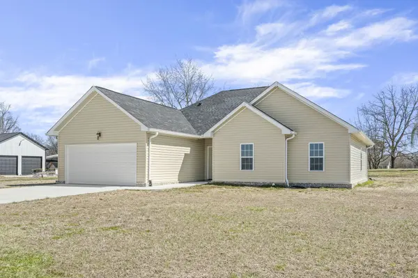 108 Red Bird Ave, Adairville, KY 42202