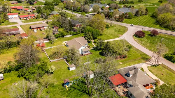 1125 Lakeshore Dr, Gallatin, TN 37066